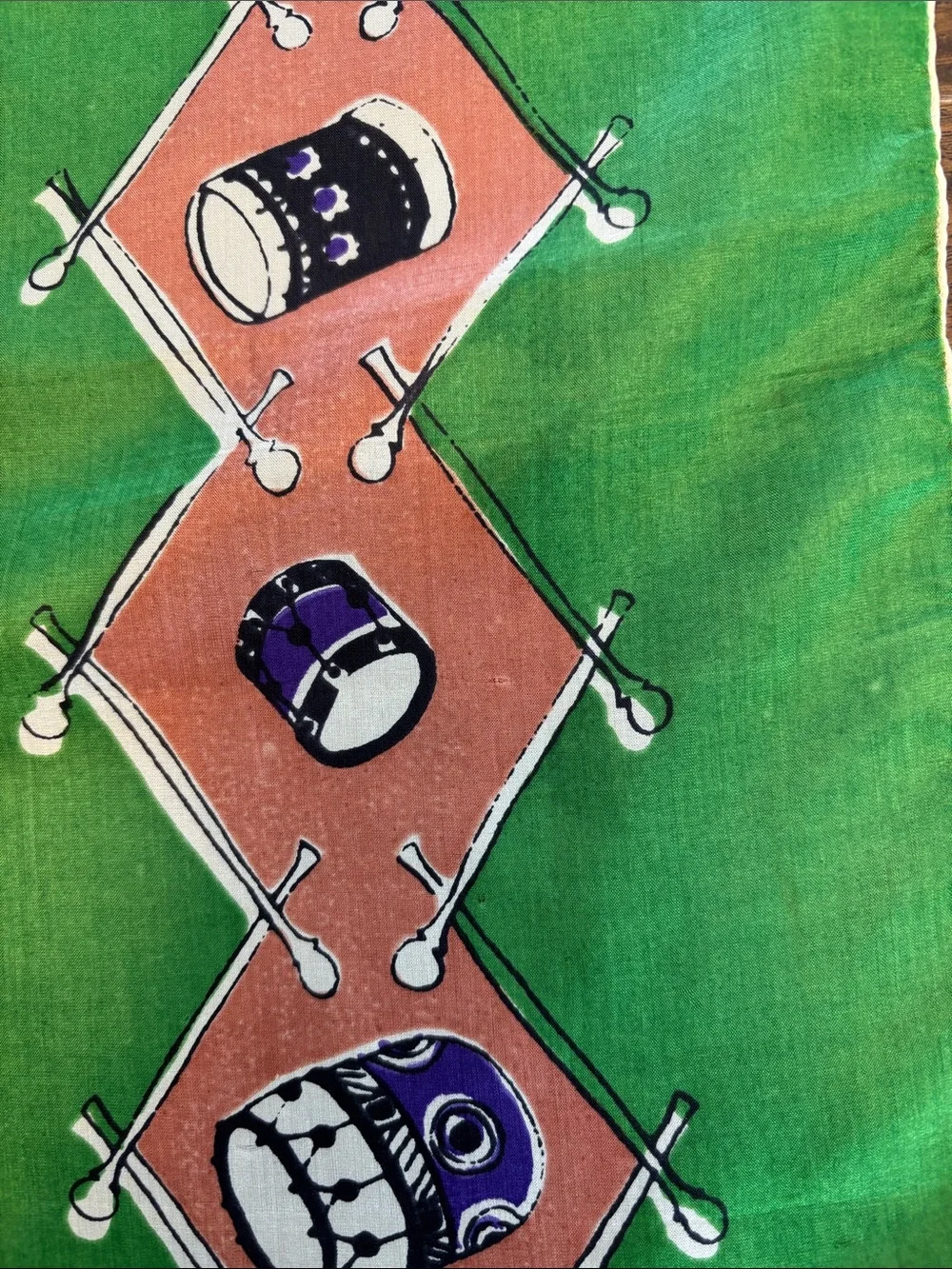 Symphony Scarf drum roll